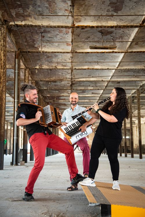 Groovin' CAT presenta "Biela"